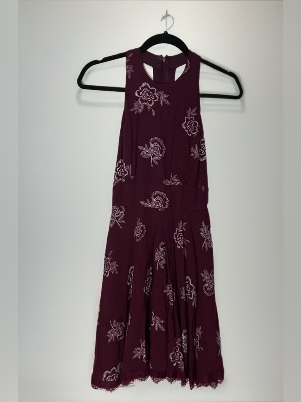 🌺 NWT Altar'd State Backless Dress~Women’s Sz XS~Wine w/ White Floral Design - Picture 2 of 6